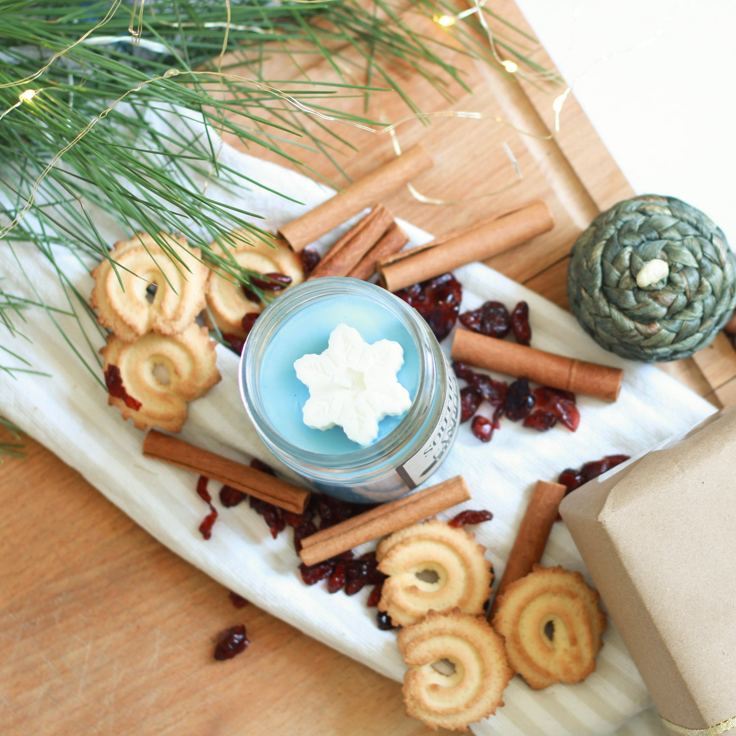 FIRST SNOW SOY WAX HAND POURED CANDLE 12 OZ WINTER CHRISTMAS FRAGRANCE