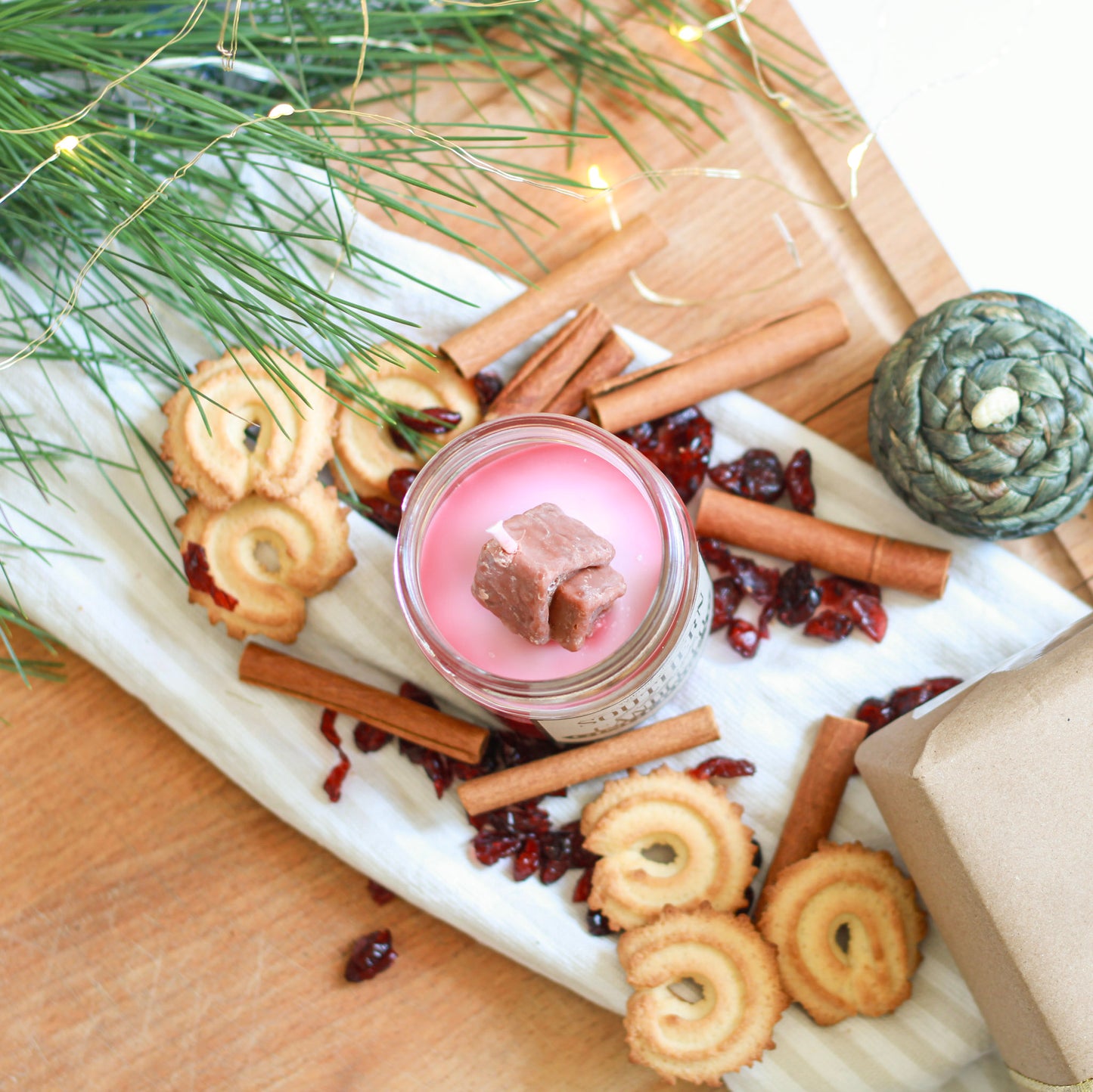 GINGERBREAD SOY WAX HAND POURED CANDLE 12 OZ WINTER FRAGRANCE